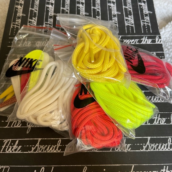 Brand New Air Max Penney Social Status - Picture 4 of 6